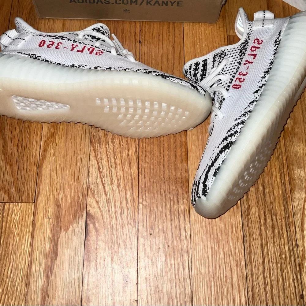 Adidas Yeezy Boost 350 V2 Zebra Print Sneakers White/Black/Red NEW - Picture 4 of 6